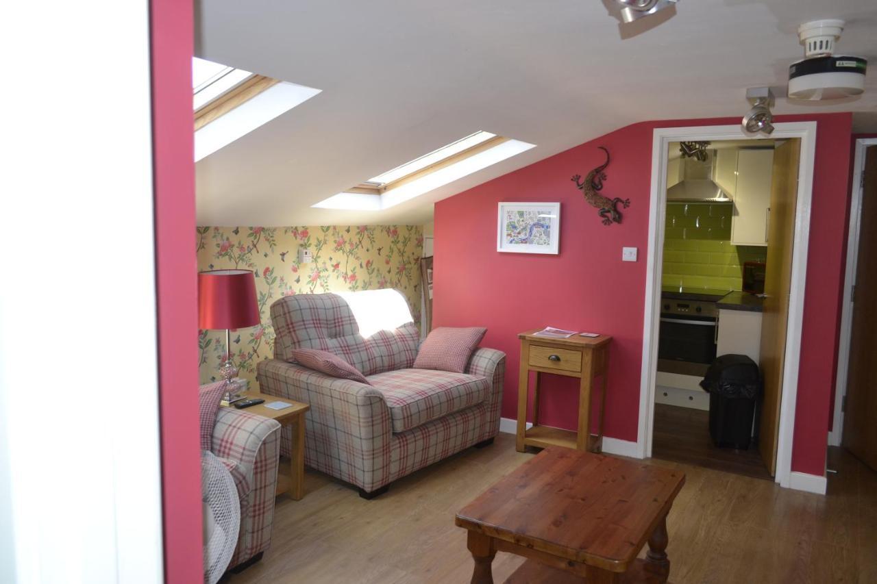Bed & Breakfast The Lawns Tea And *